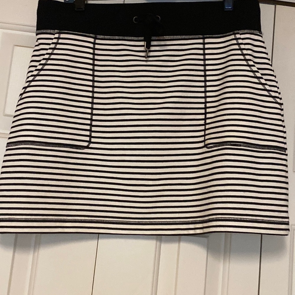 Ideology black & skirt size Medium